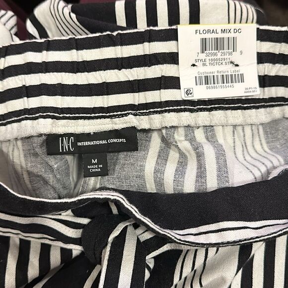 NWT INC Women’s Shorts - Picture 6 of 6